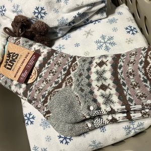 MUK LUKS Cabin Socks NWT